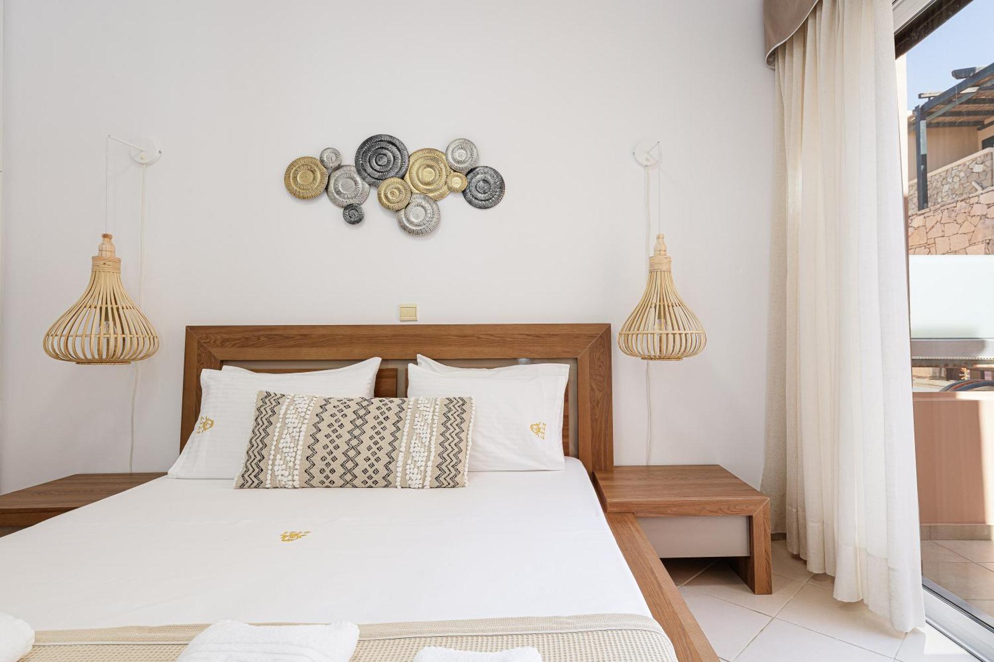 Lovely Seaside Apartments, Walking Distance To The & Amenities! * Panormos (Crete)