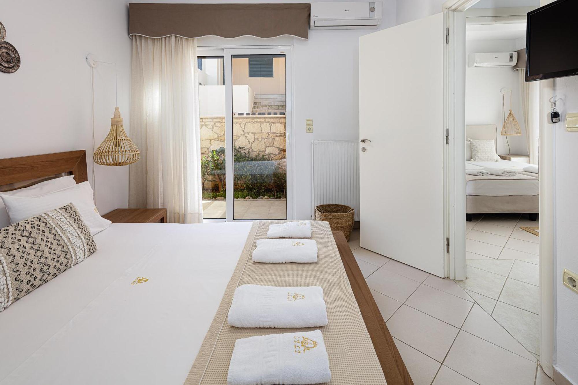 Lovely Seaside Apartments, Walking Distance To The & Amenities! * Panormos (Crete)