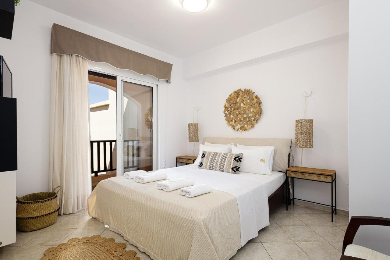 Apartment Lovely Seaside Apartments, Walking Distance To The & Amenities! *
