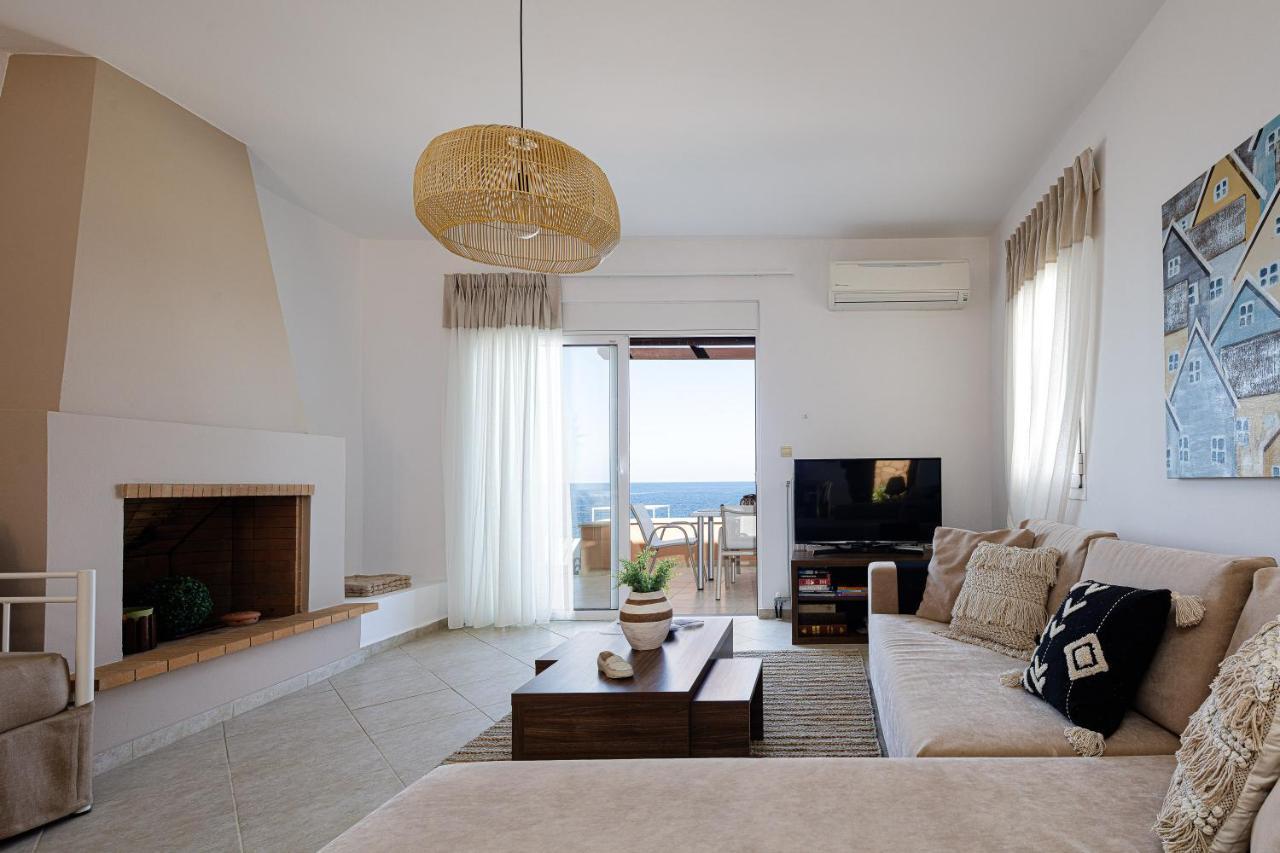 Lovely Seaside Apartments, Walking Distance To The & Amenities! Apartment *