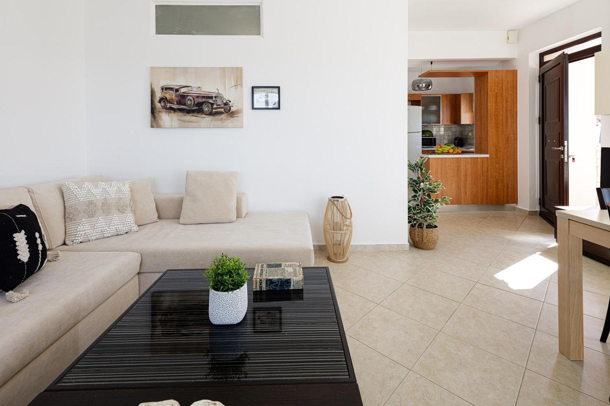 Lovely Seaside Apartments, Walking Distance To The & Amenities! Apartment *
