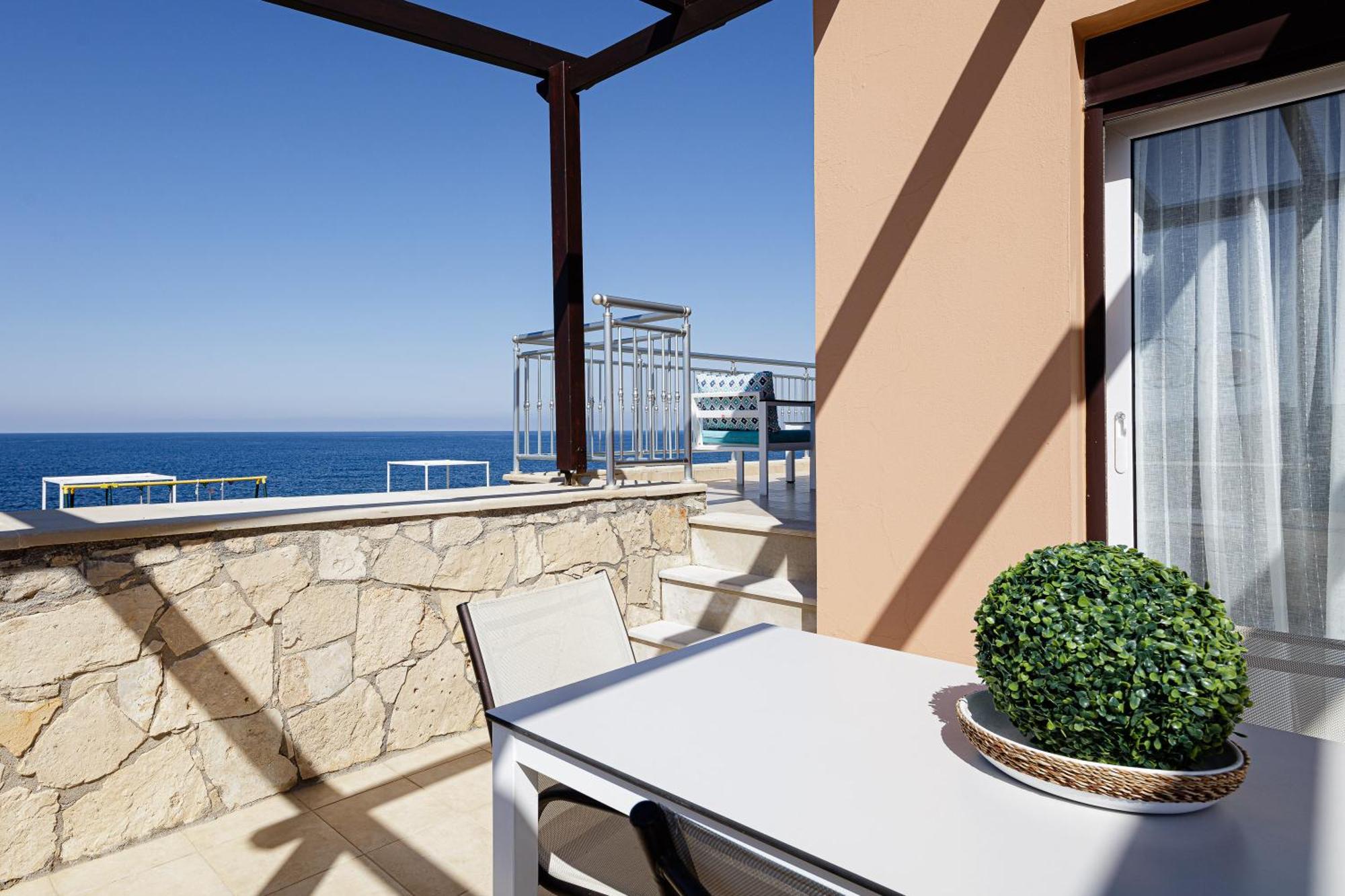 Apartment Lovely Seaside Apartments, Walking Distance To The & Amenities! Panormos (Crete)