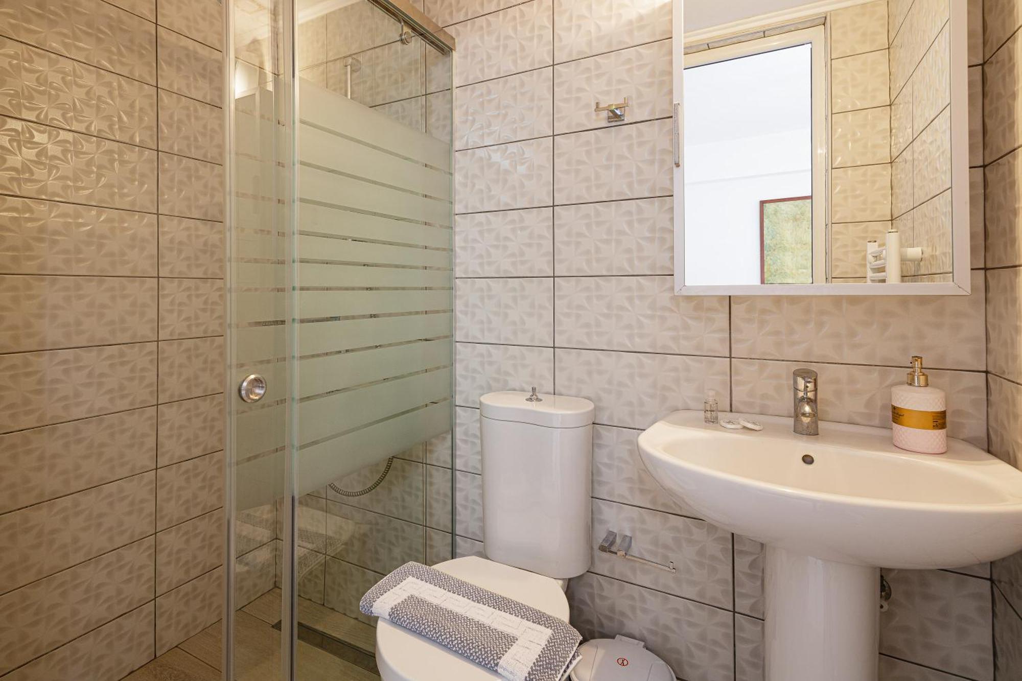 Lovely Seaside Apartments, Walking Distance To The & Amenities! Panormos (Crete)