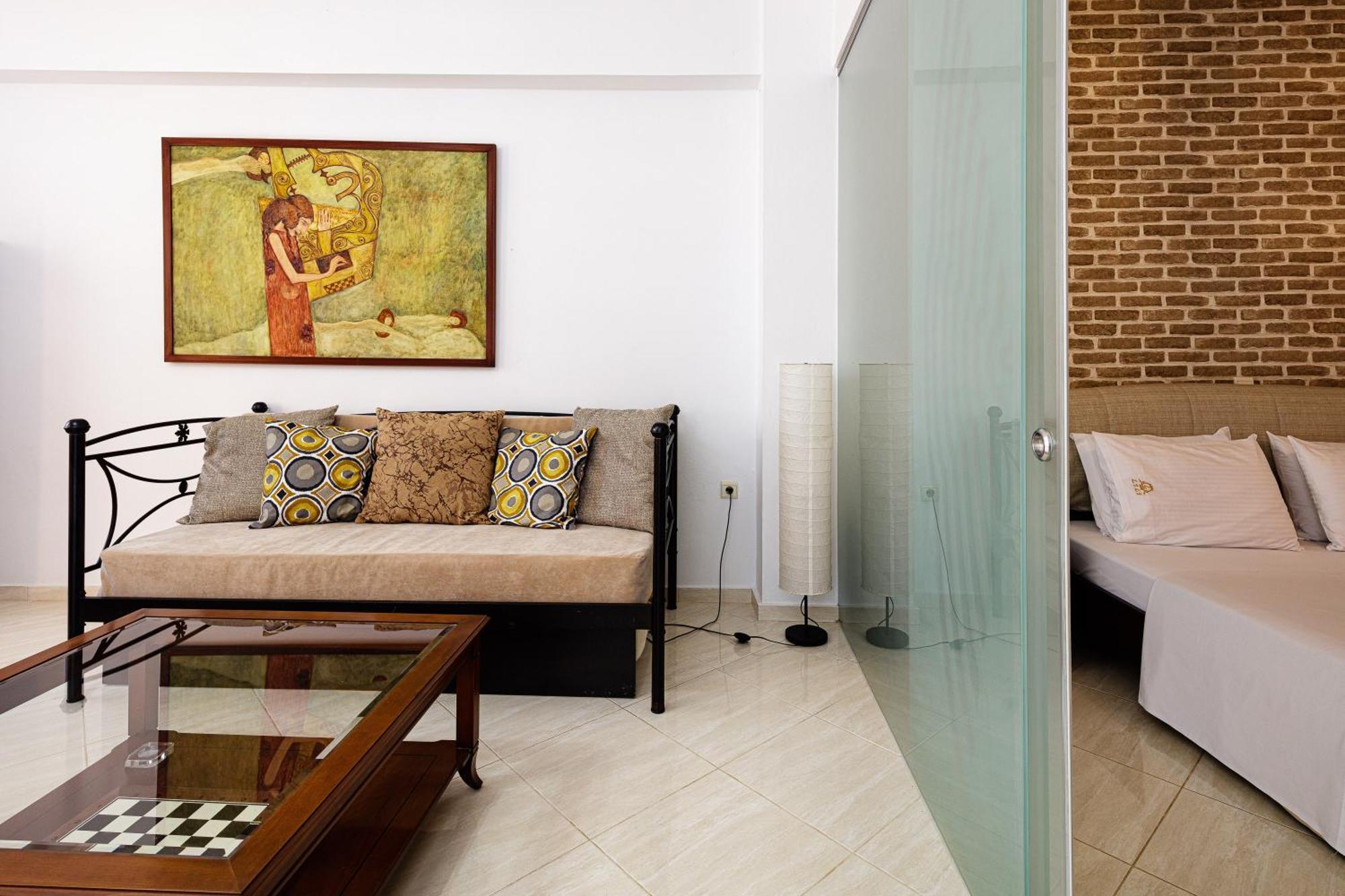 Apartment Lovely Seaside Apartments, Walking Distance To The & Amenities! *