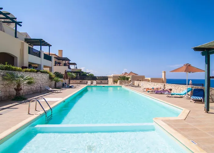 Lovely Seaside Apartments, Walking Distance To The Beach & Amenities!