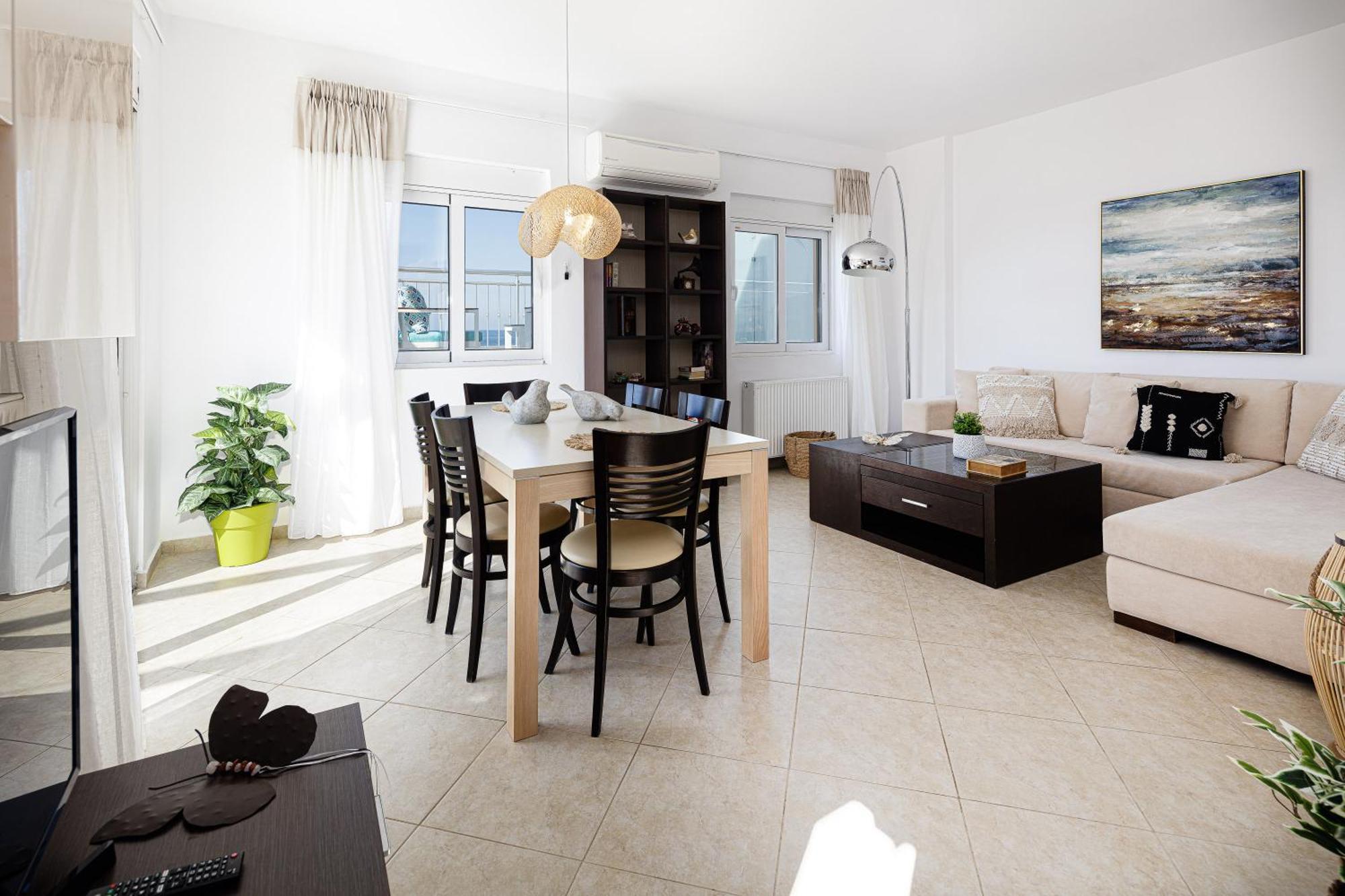 Lovely Seaside Apartments, Walking Distance To The & Amenities! Apartment *